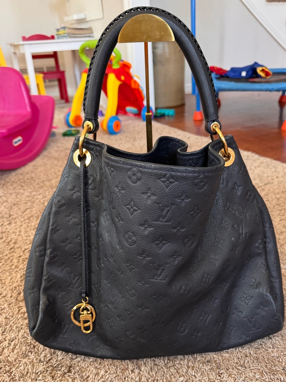Louis Vuitton Artsy MM Empreinte Infini Purse - Picture 2 of 15